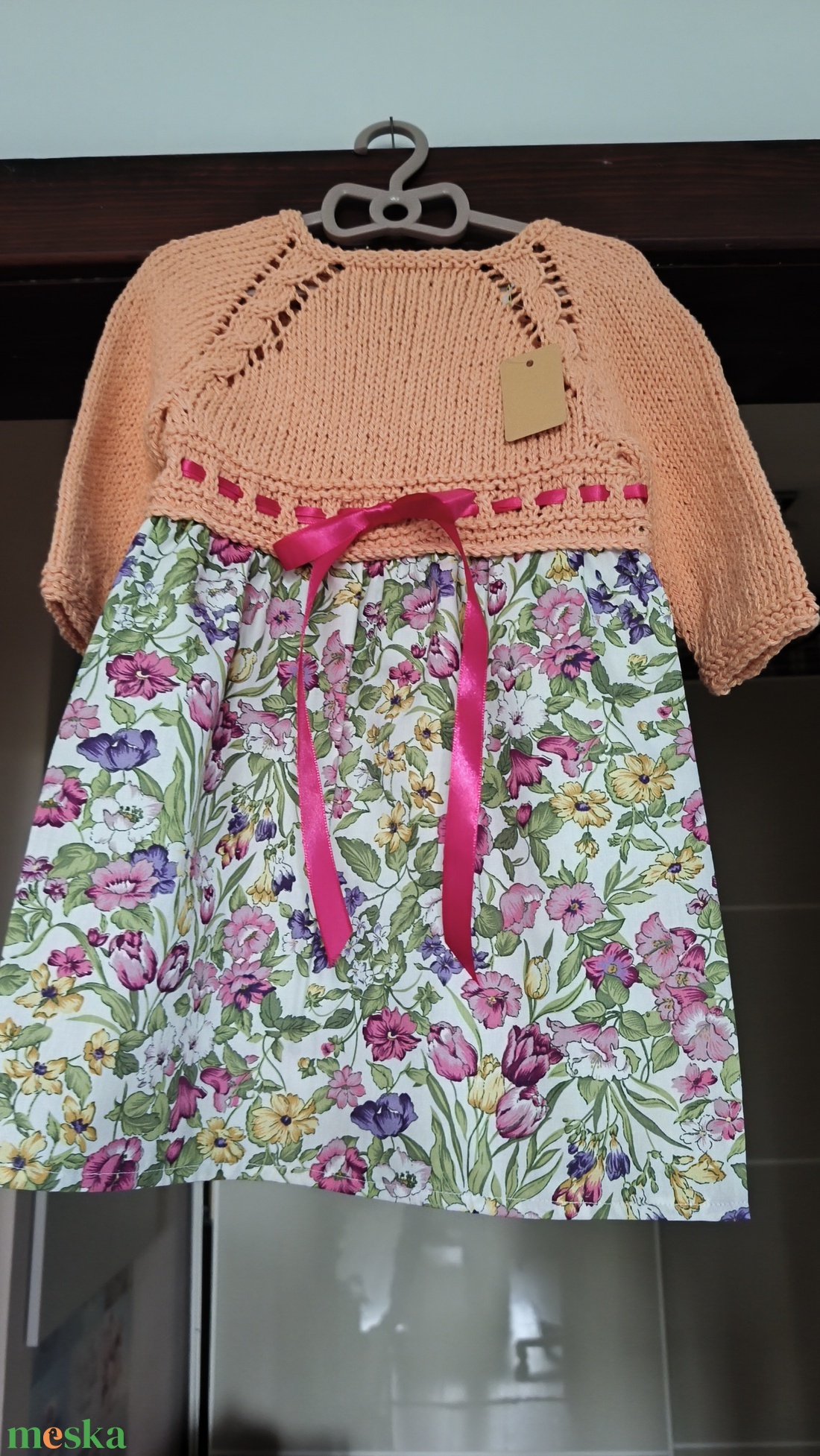 Egyedi kislány ruha puha pamut fonalból  kézzel kötött sárga-barack-pink felső résszel és vidm virágos szoknyával - baba - mama - babaruházat - baba ruhák - Meska.hu