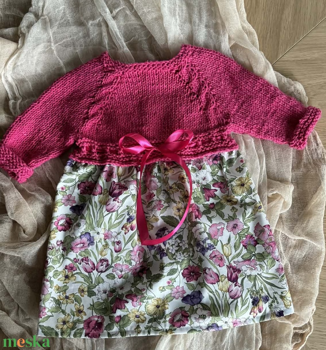 Egyedi kislány ruha puha pamut fonalból  kézzel kötött sárga-barack-pink felső résszel és vidm virágos szoknyával - baba - mama - babaruházat - baba ruhák - Meska.hu