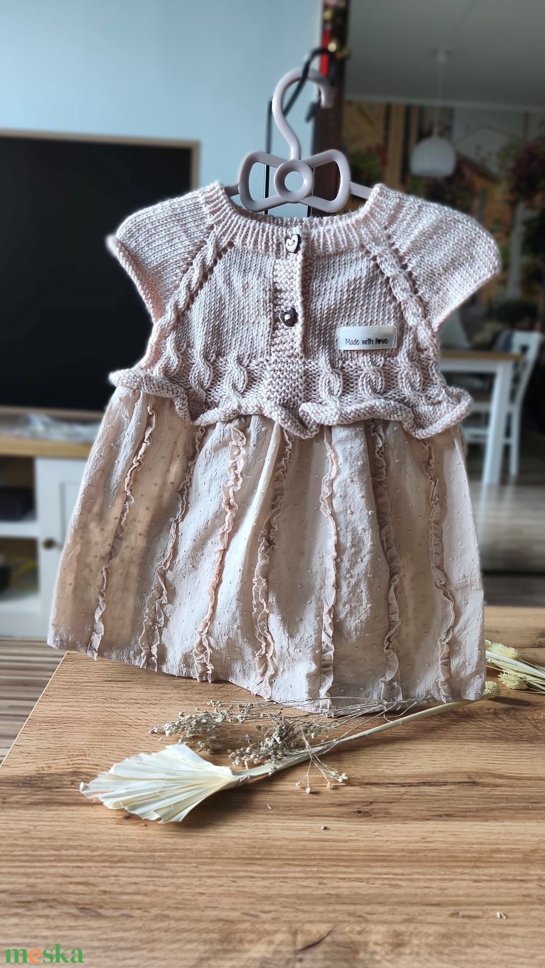 Rövid ujjú kislány ruha puha pamut fonalból kézzel kötött felső résszel  - baba - mama - babaruházat - baba ruhák - Meska.hu