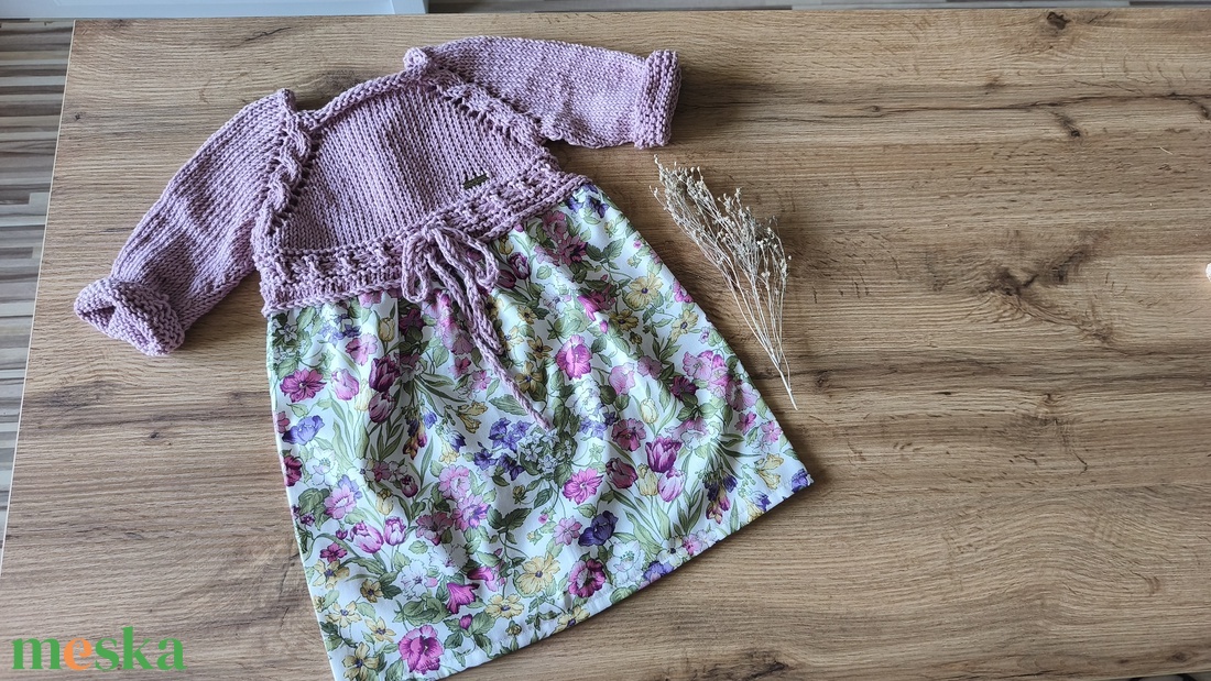 Egyedi kislány ruha puha pamut fonalból  kézzel kötött sárga-barack-pink felső résszel és vidm virágos szoknyával - baba - mama - babaruházat - baba ruhák - Meska.hu