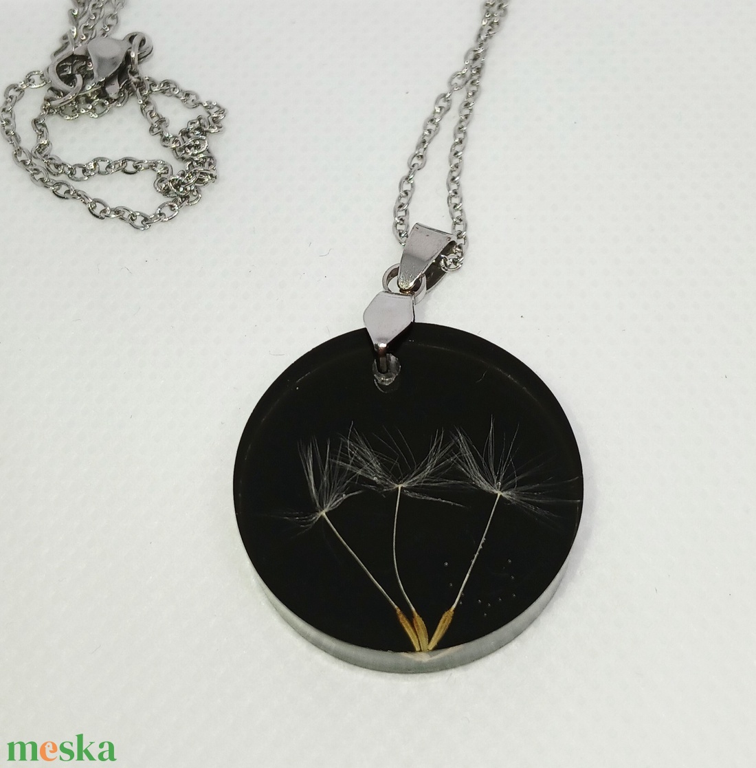 Pitypang magok kör alakú medálban - ékszer - nyaklánc - medál - Meska.hu