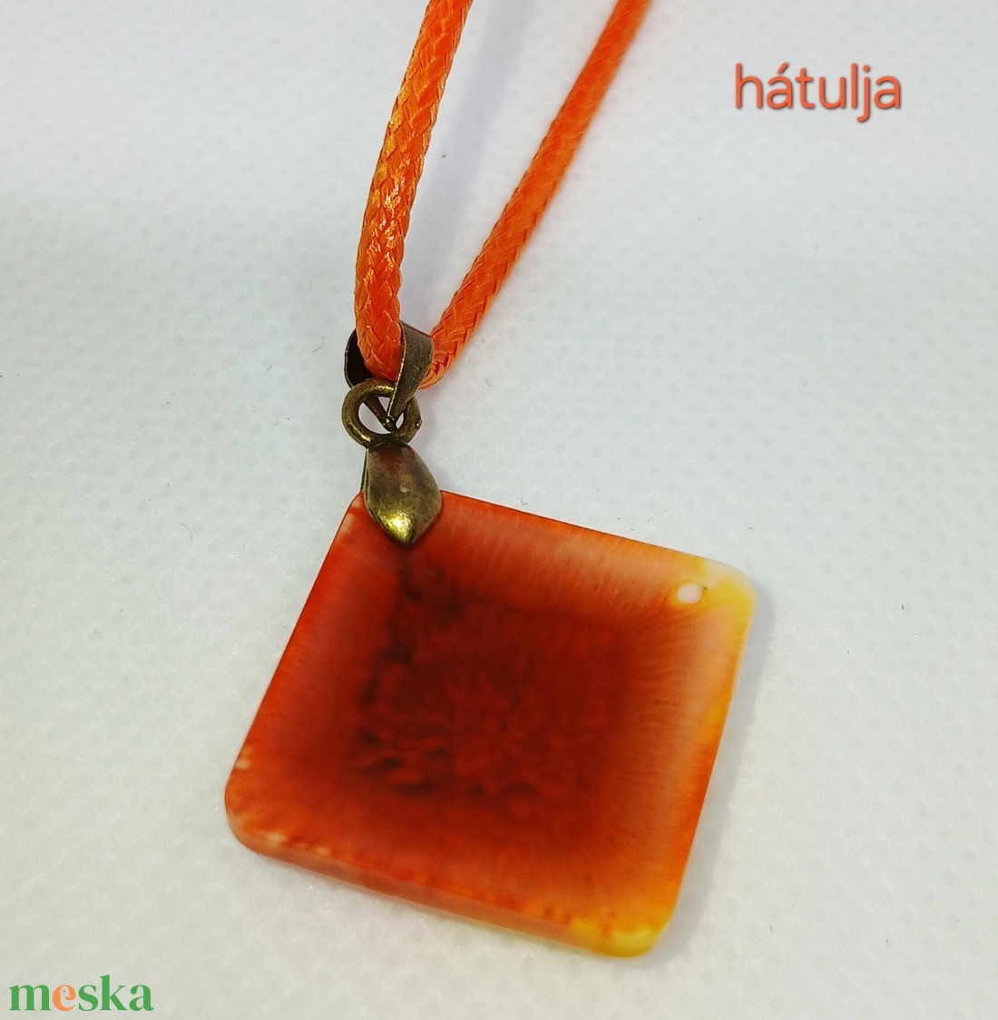 Narancs-sárga-fehér színű négyzet alakú medál - ékszer - nyaklánc - medál - Meska.hu