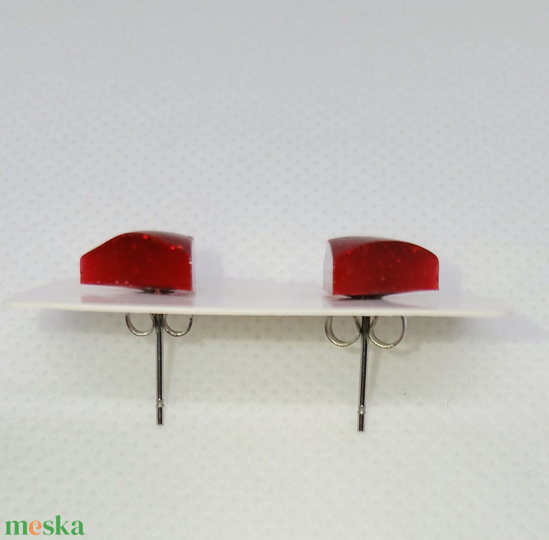 Piros színű csillámmal díszített fülbevaló - ékszer - fülbevaló - fülékszer - Meska.hu