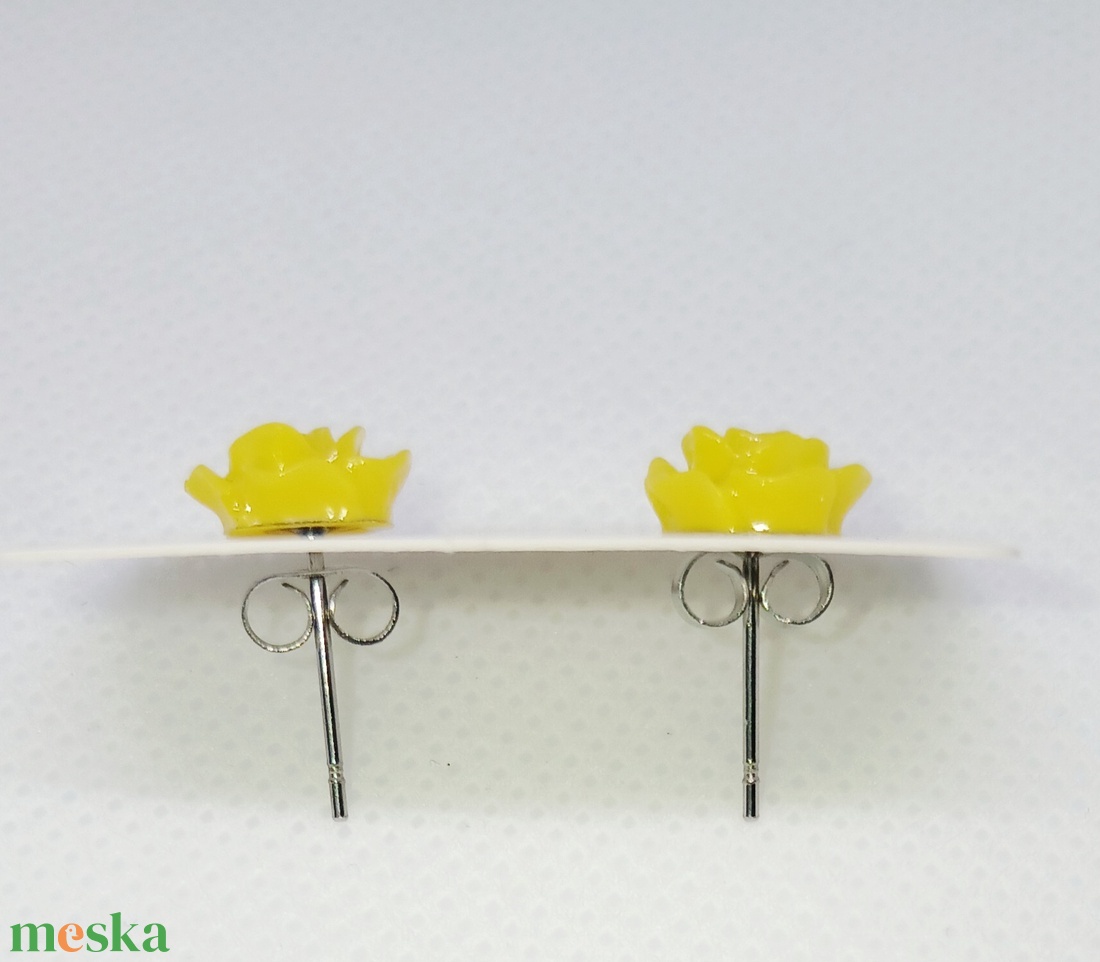 Sárga színű, rózsa alakú fülbevaló - ékszer - fülbevaló - fülékszer - Meska.hu