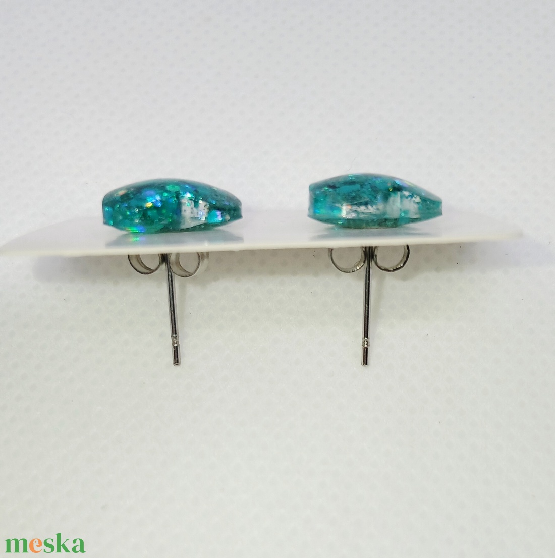 Türkiz színű flitterrel, csillámmal díszített szív alakú fülbevaló - ékszer - fülbevaló - fülékszer - Meska.hu