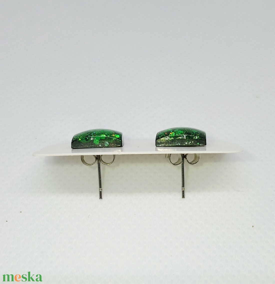 Zöld színű flitterrel, csillámmal díszített fülbevaló - ékszer - fülbevaló - fülékszer - Meska.hu