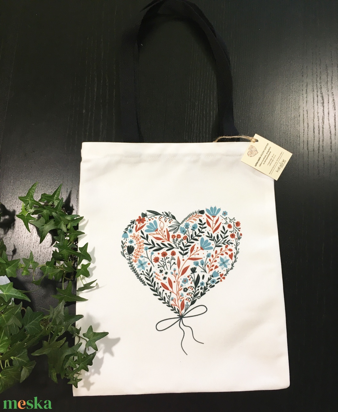 Zárható vászontáska egyedi szív alakú illusztrációval - táska & tok - bevásárlás & shopper táska - shopper, textiltáska, szatyor - Meska.hu Zárható vászontáska egyedi szív alakú illusztrációval - táska & tok - bevásárlás & shopper táska - shopper, textiltáska, szatyor - Meska.hu