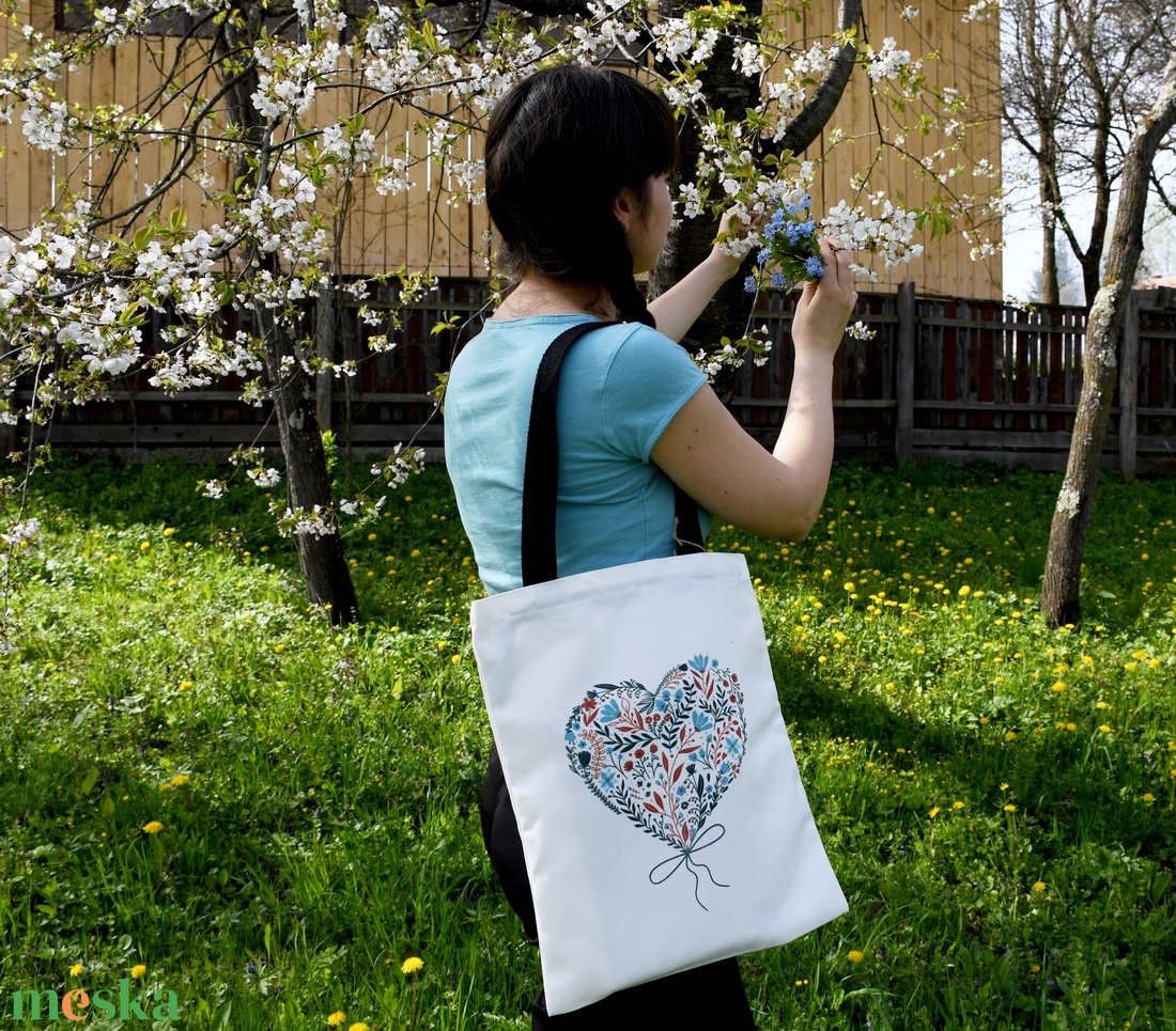 Zárható vászontáska egyedi szív alakú illusztrációval - táska & tok - bevásárlás & shopper táska - shopper, textiltáska, szatyor - Meska.hu Zárható vászontáska egyedi szív alakú illusztrációval - táska & tok - bevásárlás & shopper táska - shopper, textiltáska, szatyor - Meska.hu