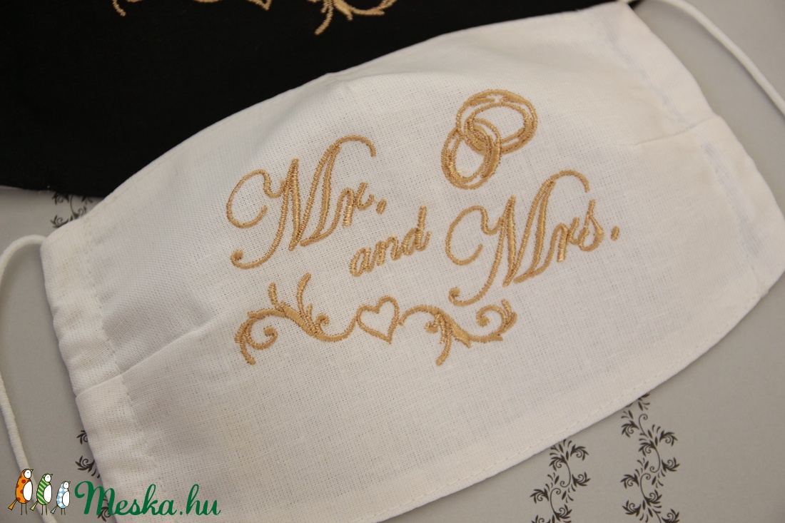 Esküvői szett Mr. and Mrs. hímzéssel fekete-fehér arcmaszk, maszk - esküvő - kiegészítők - esküvői maszk - Meska.hu Esküvői szett Mr. and Mrs. hímzéssel fekete-fehér arcmaszk, maszk - esküvő - kiegészítők - esküvői maszk - Meska.hu