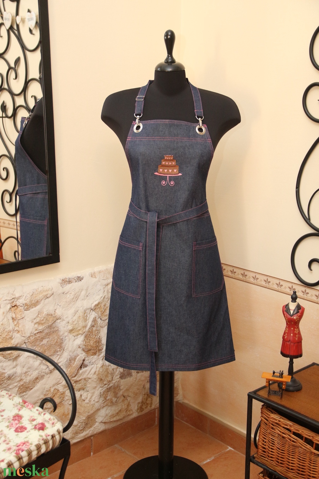Tortás hímzett farmer kötény - otthon & életmód - konyhafelszerelés, tálalás - konyhai textil - kötény - Meska.hu Tortás hímzett farmer kötény - otthon & életmód - konyhafelszerelés, tálalás - konyhai textil - kötény - Meska.hu