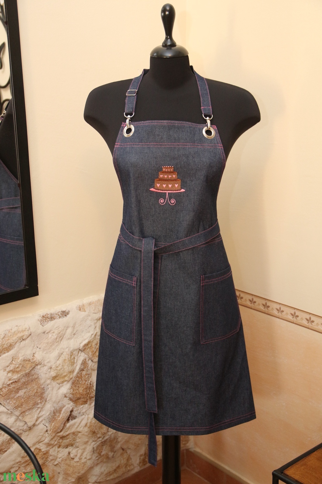 Tortás hímzett farmer kötény - otthon & életmód - konyhafelszerelés, tálalás - konyhai textil - kötény - Meska.hu Tortás hímzett farmer kötény - otthon & életmód - konyhafelszerelés, tálalás - konyhai textil - kötény - Meska.hu