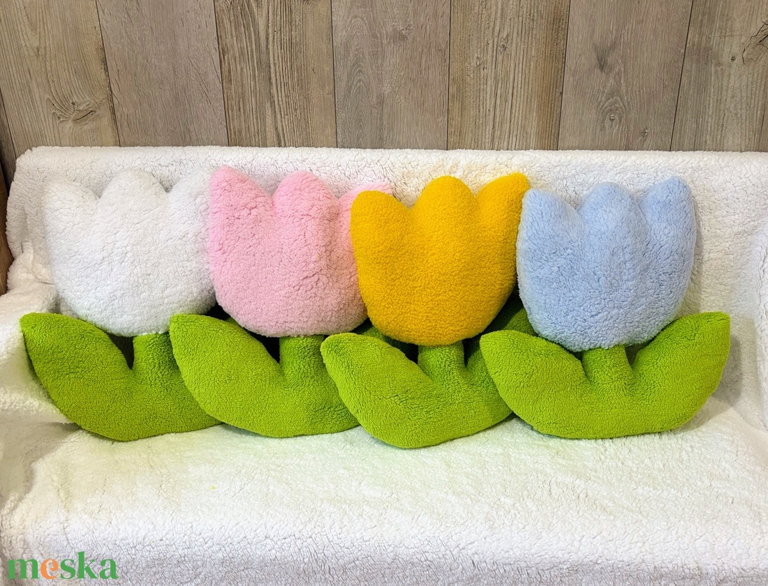 Tulipán formájú párna  - otthon & életmód - lakástextil - párna & párnahuzat - díszpárna (belsővel együtt) - Meska.hu