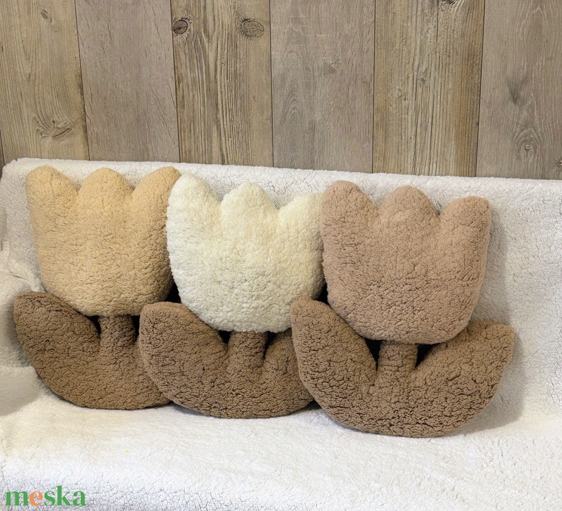 Tulipán formájú párna  - otthon & életmód - lakástextil - párna & párnahuzat - díszpárna (belsővel együtt) - Meska.hu