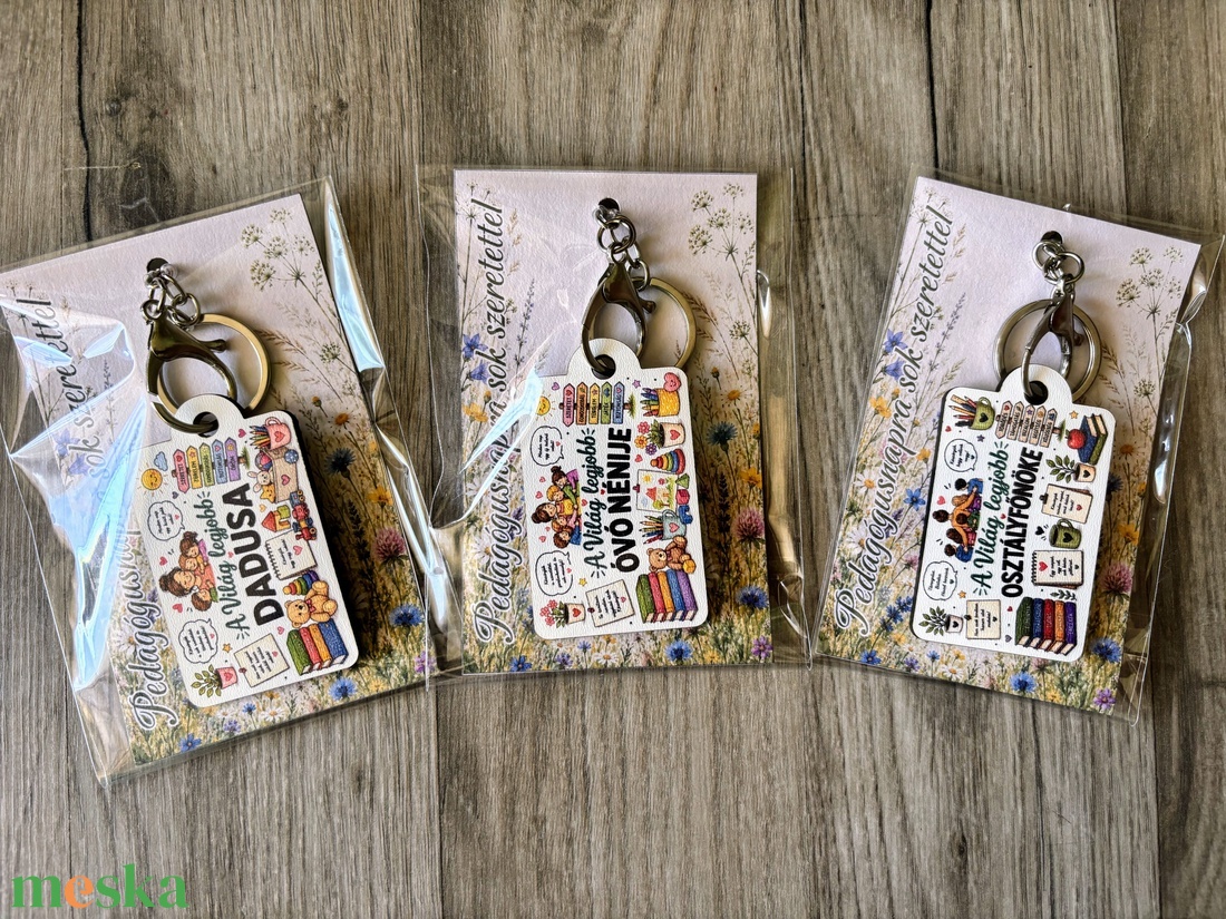 Pedagógus napra kulcstartó  - könyv & zene - könyvjelző - Meska.hu