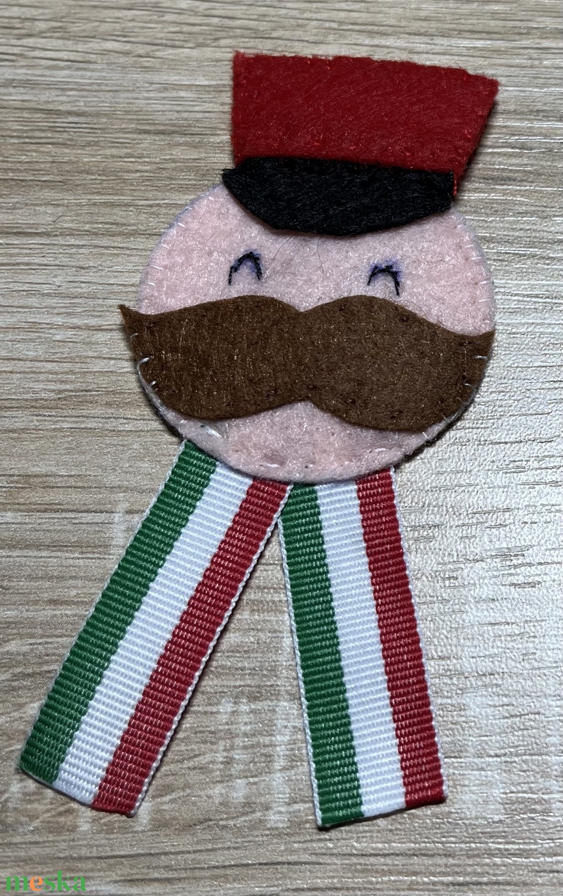 Kokárda huszár - ékszer - kitűző és bross - kitűző - Meska.hu Kokárda huszár - ékszer - kitűző és bross - kitűző - Meska.hu