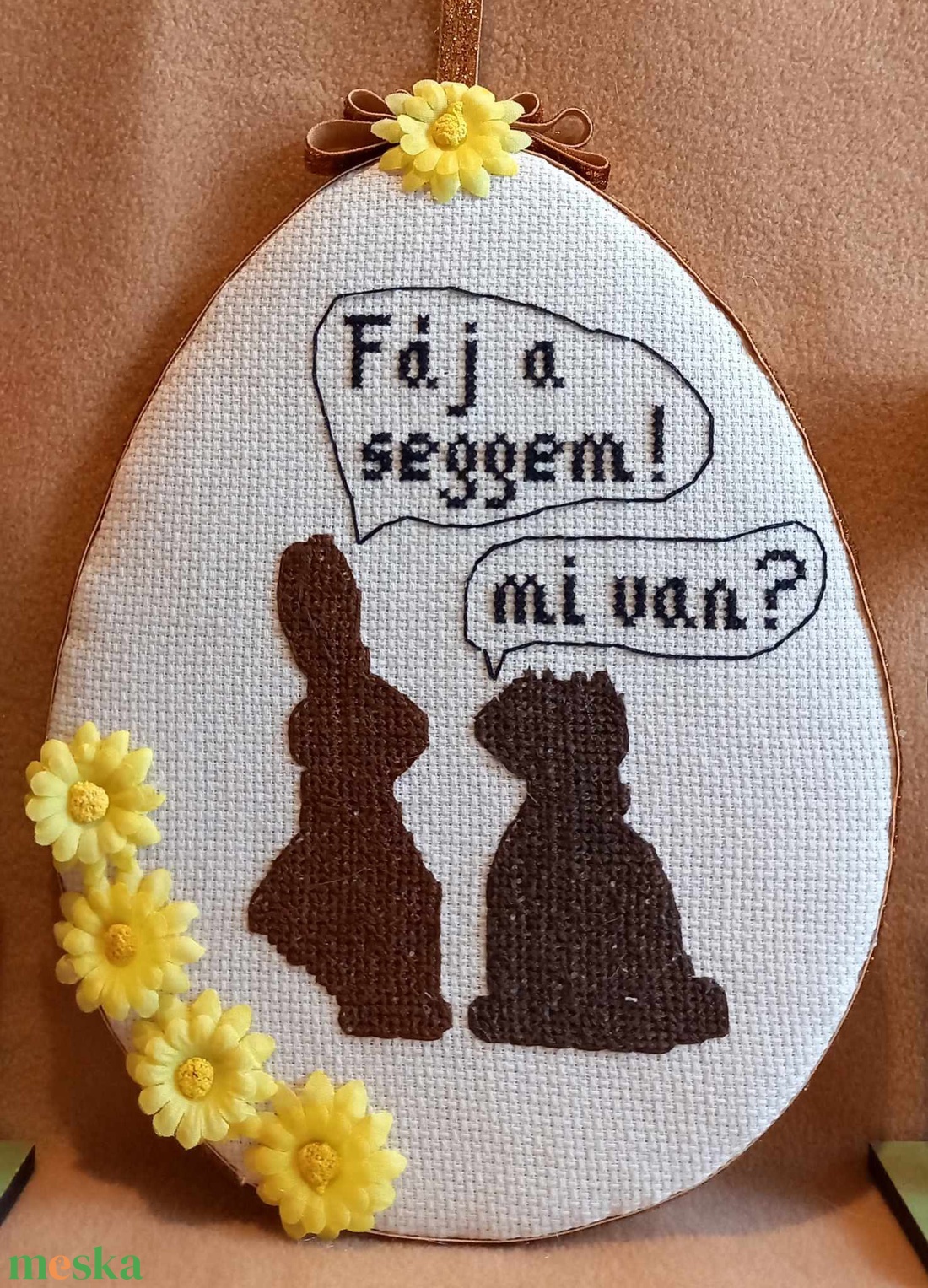 Hímzett, húsvéti nyuszi horgolt nyuszival - művészet - textilkép - keresztszemes - Meska.hu Hímzett, húsvéti nyuszi horgolt nyuszival - művészet - textilkép - keresztszemes - Meska.hu