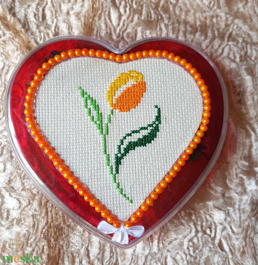 Anyák napi hímzett tulipános bon-bon - otthon & életmód - dekoráció - asztal és polc dekoráció - díszdoboz - Meska.hu Anyák napi hímzett tulipános bon-bon - otthon & életmód - dekoráció - asztal és polc dekoráció - díszdoboz - Meska.hu