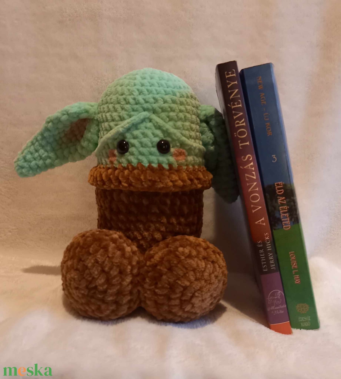 Könyvtámasz- horgolt Yoda kuki Star Wars - otthon & életmód - dekoráció - asztal és polc dekoráció - könyvtámasz - Meska.hu Könyvtámasz- horgolt Yoda kuki Star Wars - otthon & életmód - dekoráció - asztal és polc dekoráció - könyvtámasz - Meska.hu