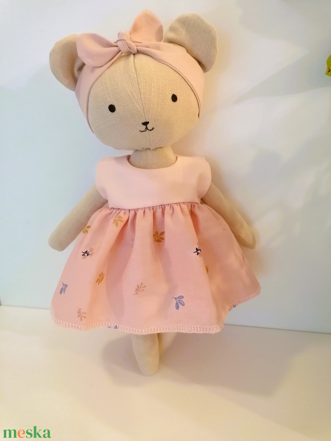 Bájos Macilány rózsaszínben  - kézműves játék, öltöztethető játék - játék & sport - plüssállat & játékfigura - maci - Meska.hu