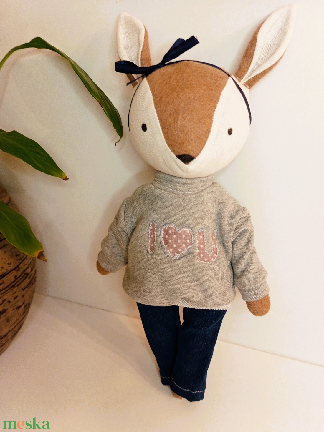 Őzike lány IloveU pulcsiban és farmerben - kézműves , textil játékfigura - játék & sport - plüssállat & játékfigura - más figura - Meska.hu Őzike lány IloveU pulcsiban és farmerben - kézműves , textil játékfigura - játék & sport - plüssállat & játékfigura - más figura - Meska.hu
