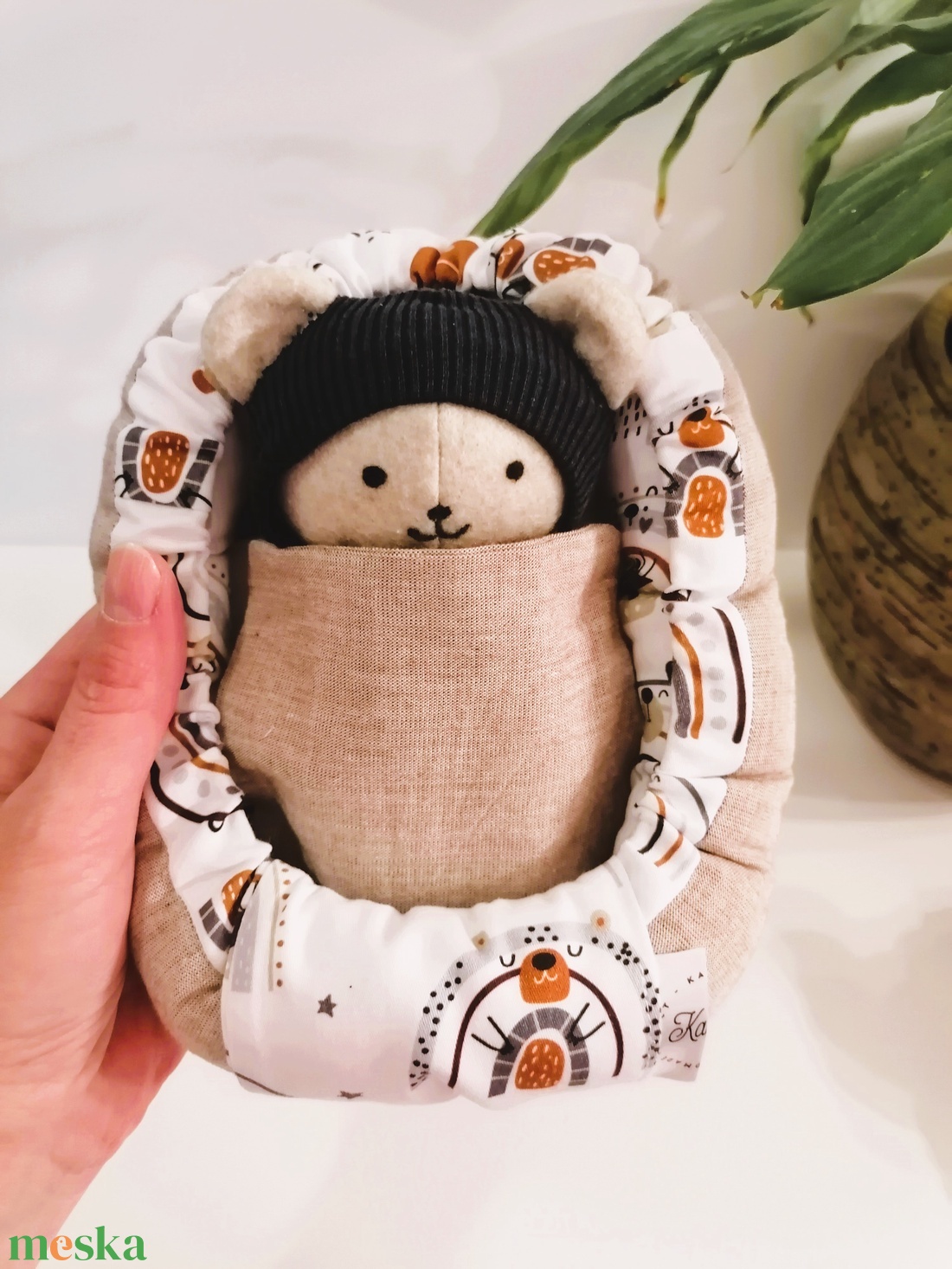 Mini maci, mini fészekben - kézműves textil játékfigura - játék & sport - plüssállat & játékfigura - maci - Meska.hu Mini maci, mini fészekben - kézműves textil játékfigura - játék & sport - plüssállat & játékfigura - maci - Meska.hu