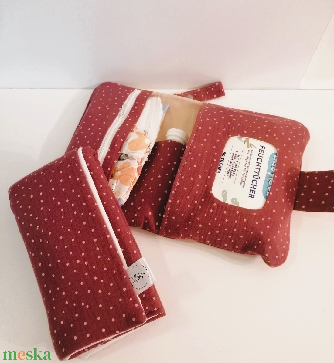Dots on pale burgundy  - Pelenkázó neszesszer, vízhatlan pelenkázó alátéttel - kisebb méret - táska & tok - pelenkatáska - pelenkatartó tok - Meska.hu