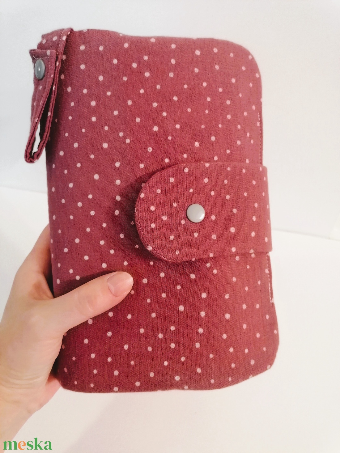 Dots on pale burgundy  - Pelenkázó neszesszer, vízhatlan pelenkázó alátéttel - kisebb méret - táska & tok - pelenkatáska - pelenkatartó tok - Meska.hu