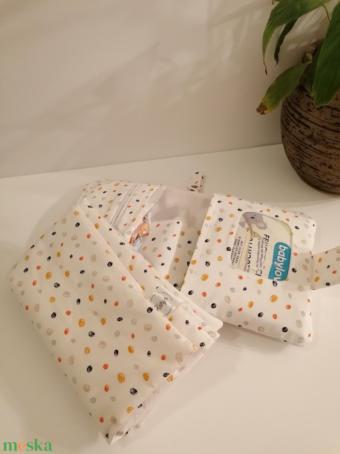 Color dots on white- Pelenkázó neszesszer, vízhatlan pelenkázó alátéttel - táska & tok - pelenkatáska - pelenkatartó tok - Meska.hu