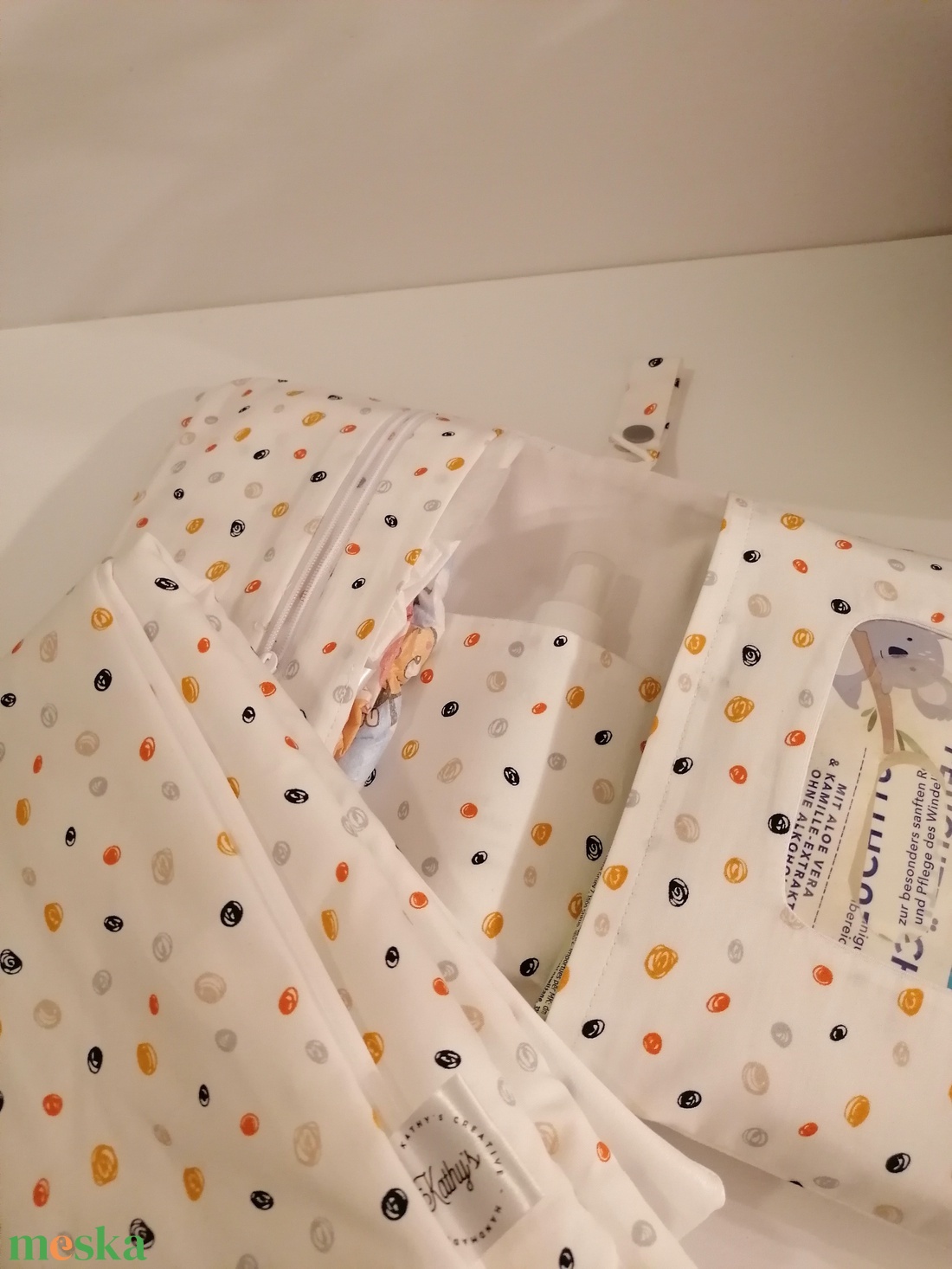 Color dots on white- Pelenkázó neszesszer, vízhatlan pelenkázó alátéttel - táska & tok - pelenkatáska - pelenkatartó tok - Meska.hu