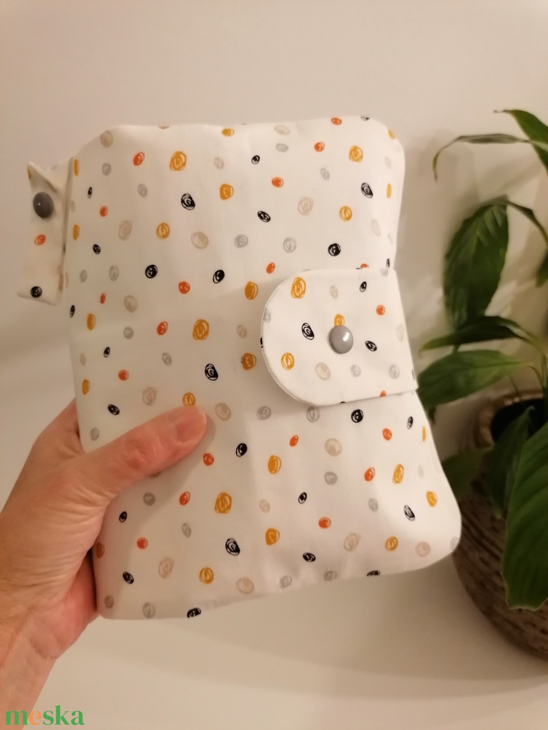 Color dots on white- Pelenkázó neszesszer, vízhatlan pelenkázó alátéttel - táska & tok - pelenkatáska - pelenkatartó tok - Meska.hu