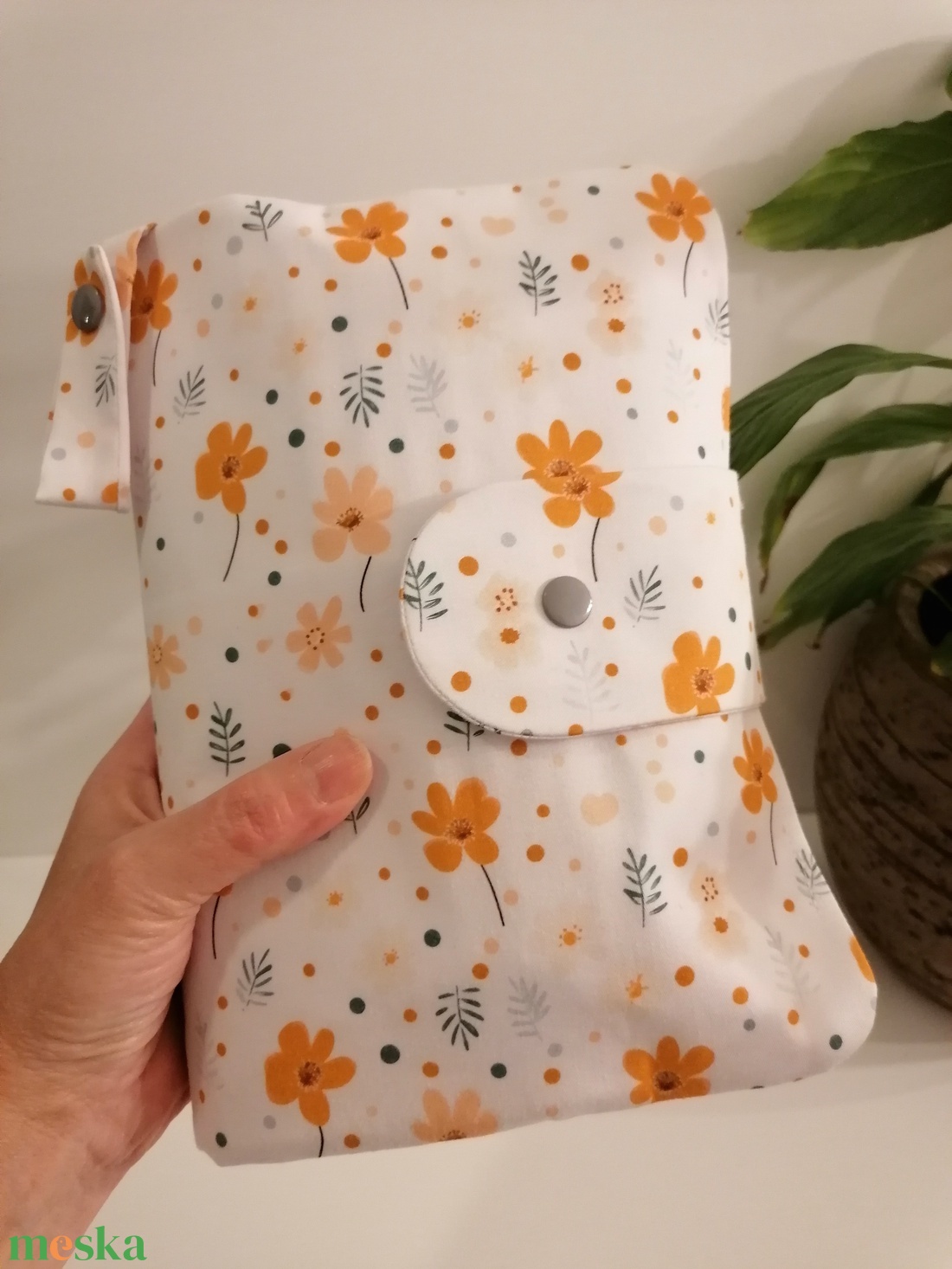 Happy flowers- Pelenkázó neszesszer, vízhatlan pelenkázó alátéttel - táska & tok - Meska.hu