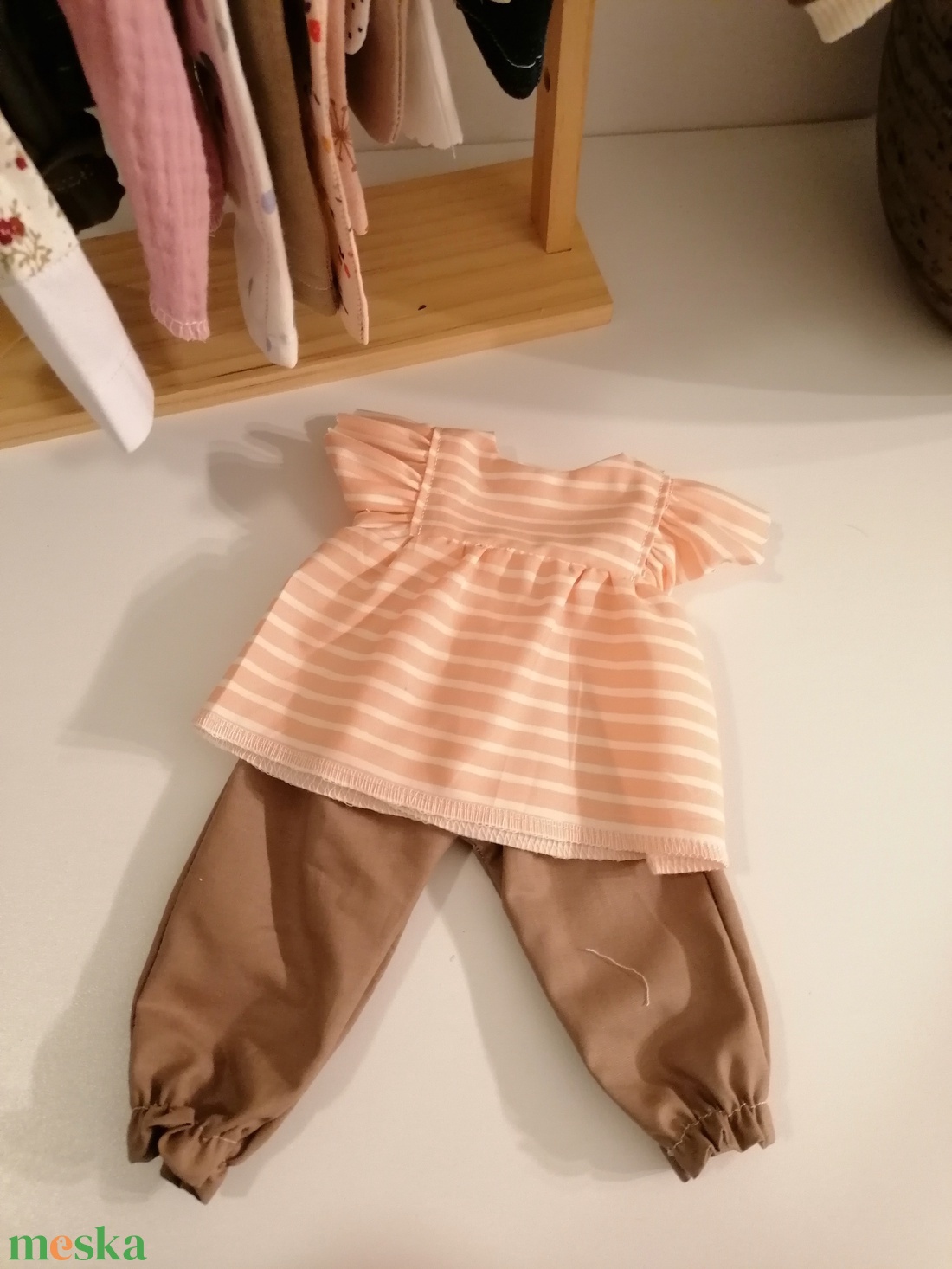 Ruházat, fodros felső-buggyos nacival -  Textiljáték figurákra (Maci, Őzi, Nyuszi, Kutyus, Egérke, Panda) - játék & sport - baba & babaház - babaruha, babakellék - Meska.hu