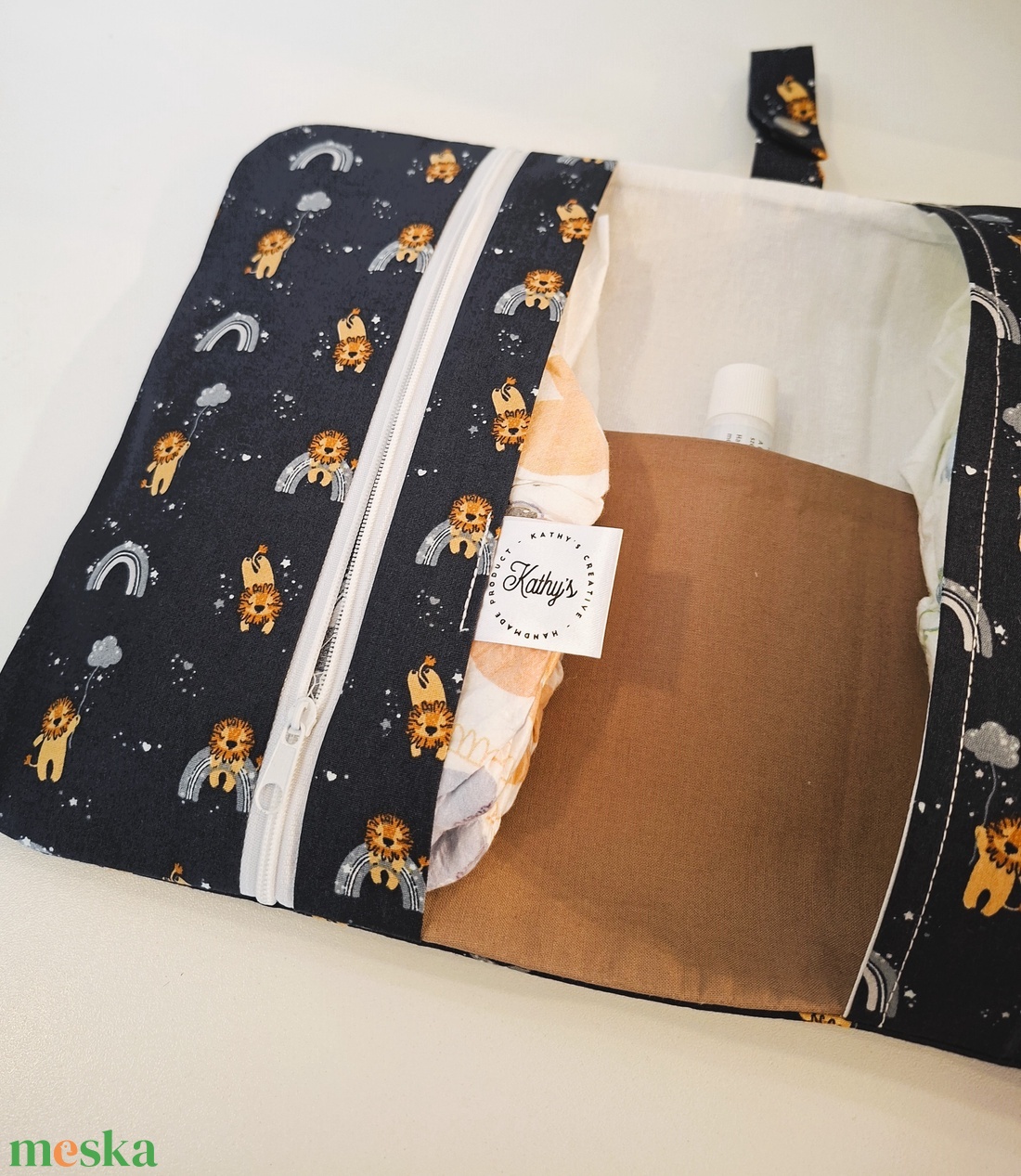 Lions on bluee - pelenkázó neszesszer - baba - mama - pelenkázó, babafürdető kellékek - pelenkázó neszeszer, pelenkatartó - Meska.hu