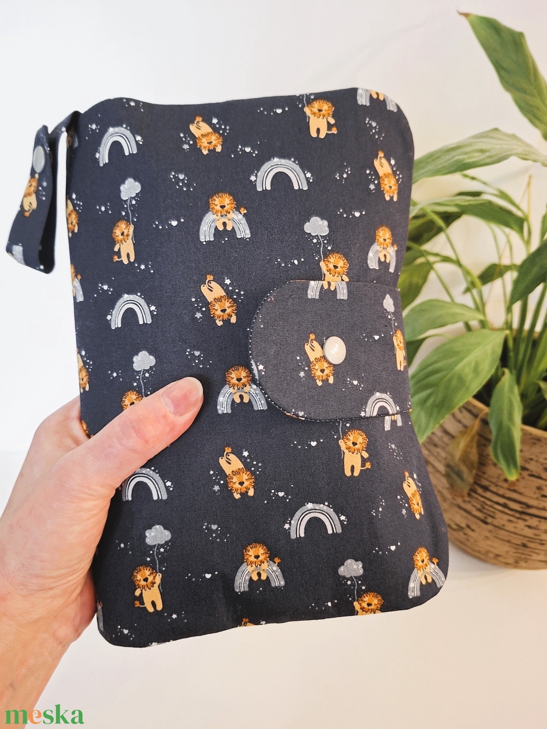 Lions on bluee - pelenkázó neszesszer - baba - mama - pelenkázó, babafürdető kellékek - pelenkázó neszeszer, pelenkatartó - Meska.hu