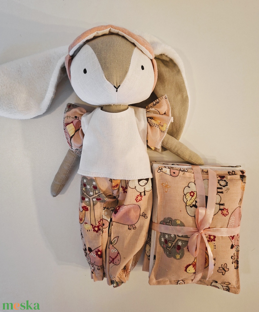 Nyuszi lány,pizsiben, ágyneművel, alvómaszkkal - kézműves gyerekjáték, öltöztethető játékfigura - játék & sport - plüssállat & játékfigura - nyuszi - Meska.hu