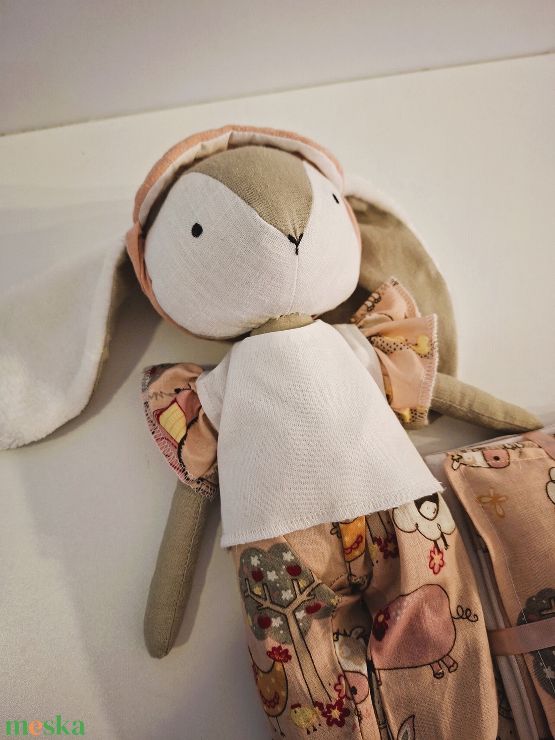 Nyuszi lány,pizsiben, ágyneművel, alvómaszkkal - kézműves gyerekjáték, öltöztethető játékfigura - játék & sport - plüssállat & játékfigura - nyuszi - Meska.hu