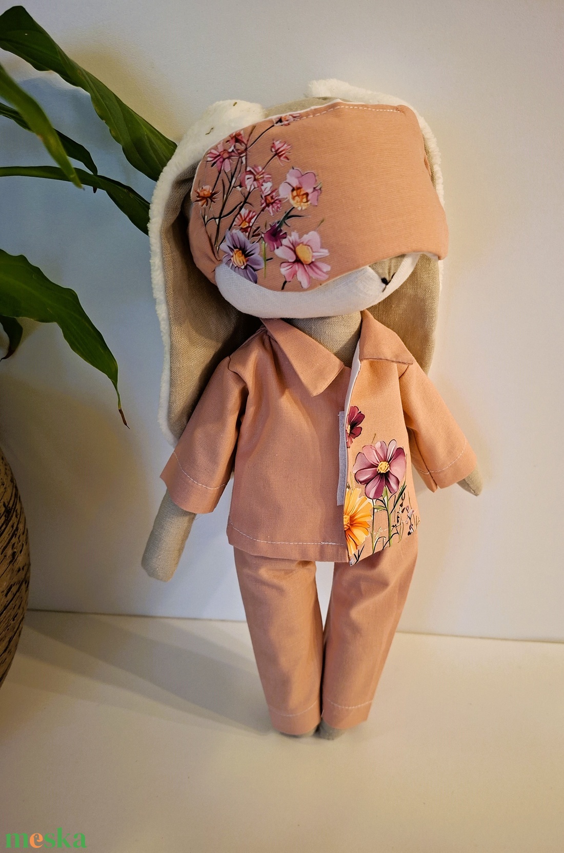 Pizsamás nyuszi, alvómaszkkal -  kézműves gyerekjáték, öltöztethető játékfigura - játék & sport - plüssállat & játékfigura - nyuszi - Meska.hu