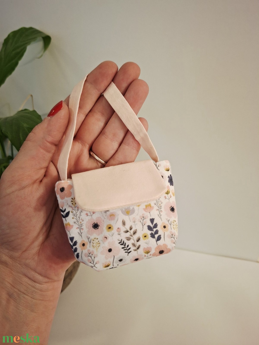 Mini válltáska, kézműves textilfigurához - játék & sport - baba & babaház - baba - Meska.hu