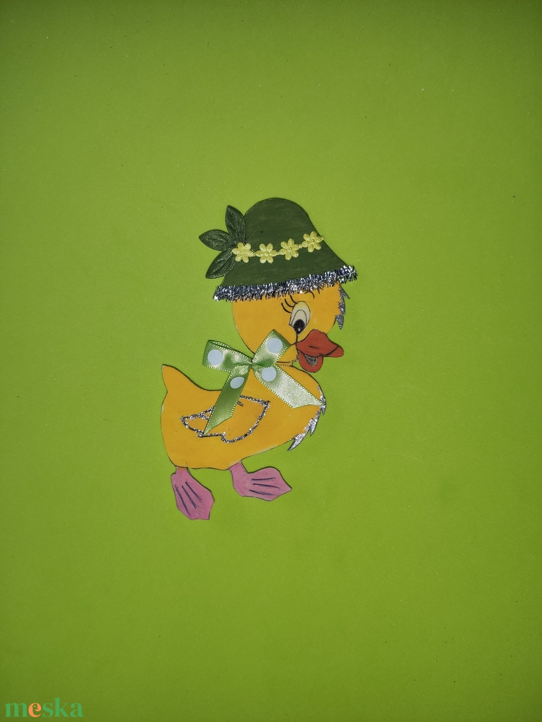 Húsvéti kis kacsa zöld kalapban, hűtőmágnes - otthon & életmód - konyhafelszerelés, tálalás - konyhai dekoráció - hűtőmágnes - Meska.hu