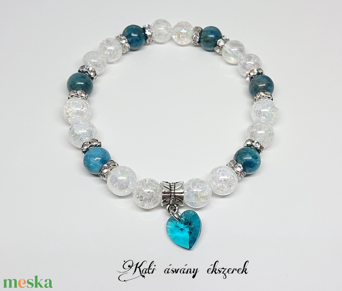 Angyal aura kvarc és apatit ásvány karkötő Swarovski szív medállal - ékszer - karkötő - karkötő medállal - Meska.hu Angyal aura kvarc és apatit ásvány karkötő Swarovski szív medállal - ékszer - karkötő - karkötő medállal - Meska.hu