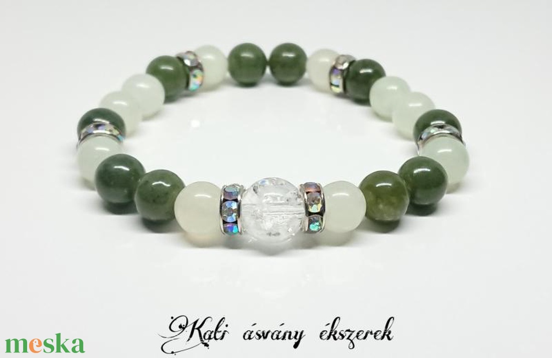 Szerencsét hozó jáde és hegyikristály ásvány karkötő  - ékszer - karkötő - bogyós karkötő - Meska.hu