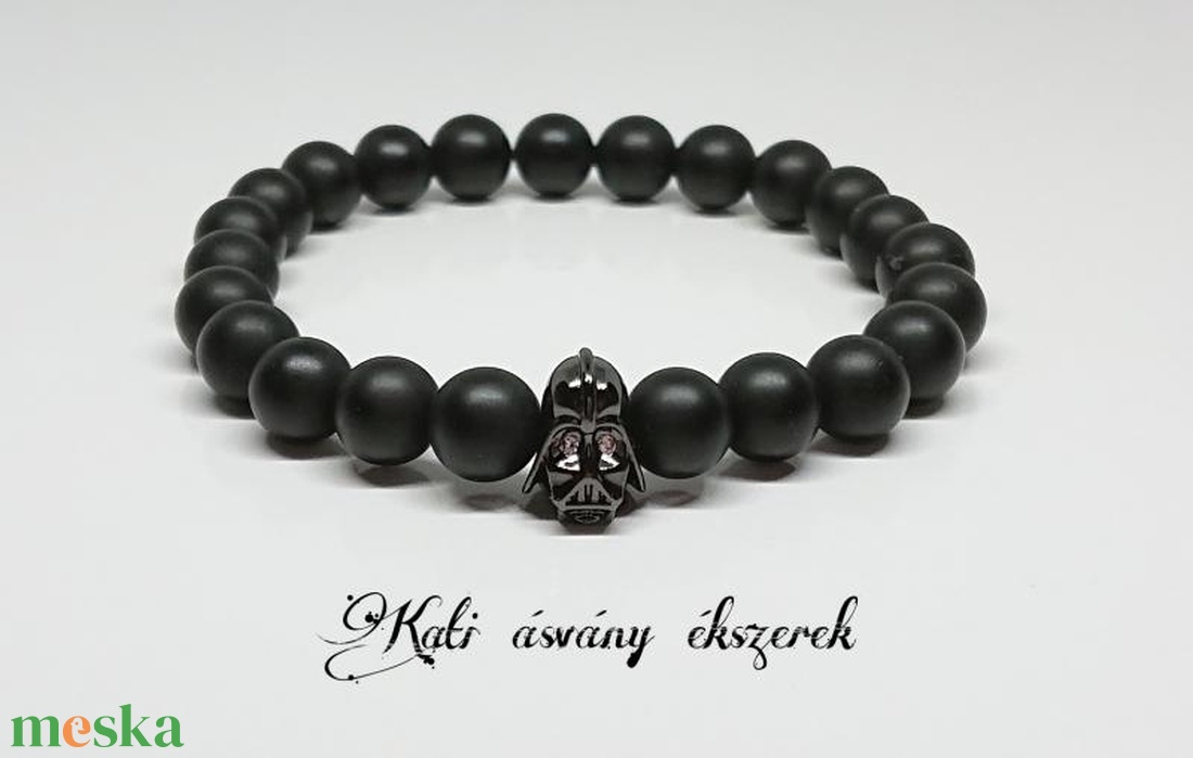 Star Wars rajongóknak matt ónix ásvány karkötő Darth Vader-es köztessel - ékszer - karkötő - bogyós karkötő - Meska.hu Star Wars rajongóknak matt ónix ásvány karkötő Darth Vader-es köztessel - ékszer - karkötő - bogyós karkötő - Meska.hu