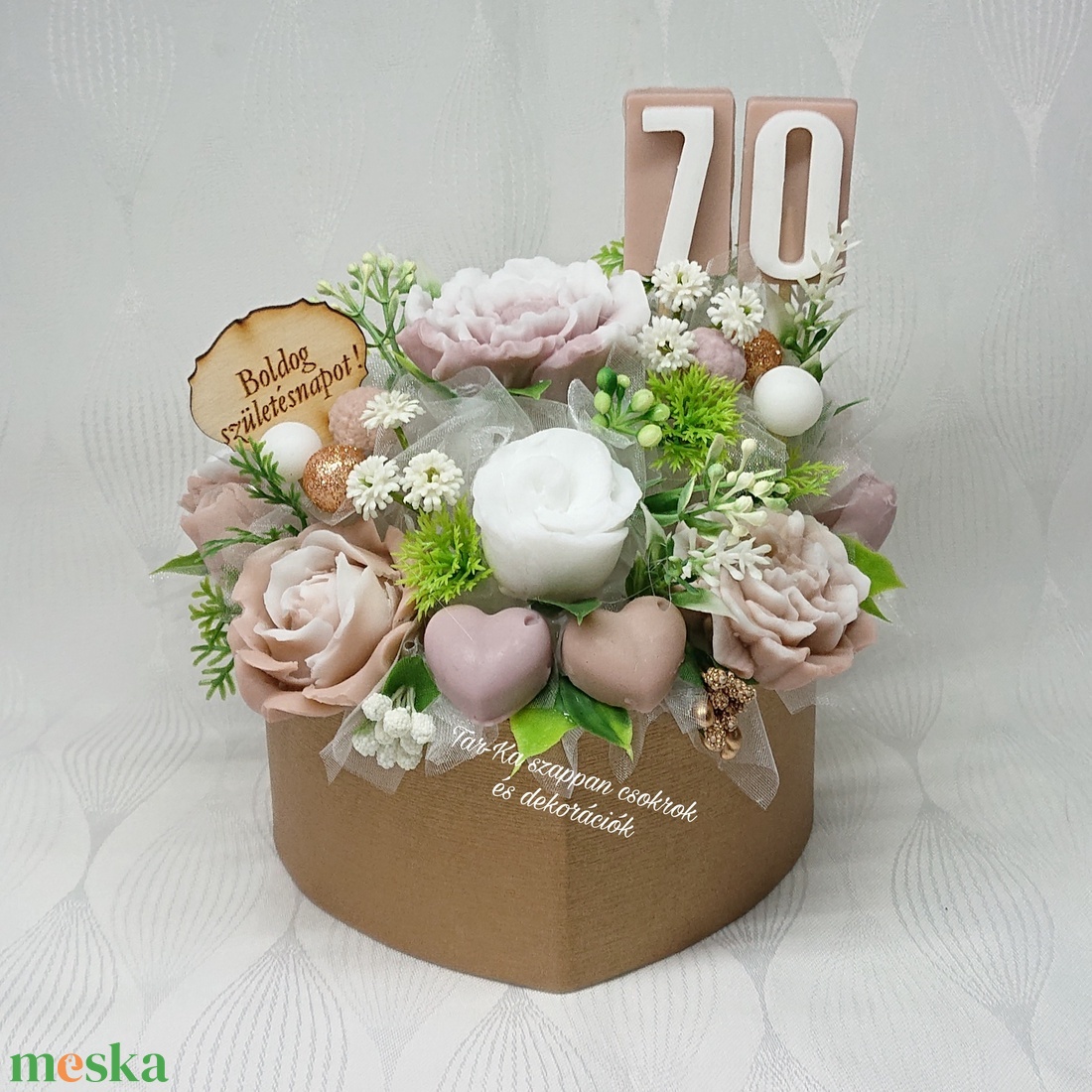 Születésnapi szappanvirág csokor számmal és fa táblával - otthon & lakás - dekoráció - virágdísz és tartó - virágbox, virágdoboz - Meska.hu