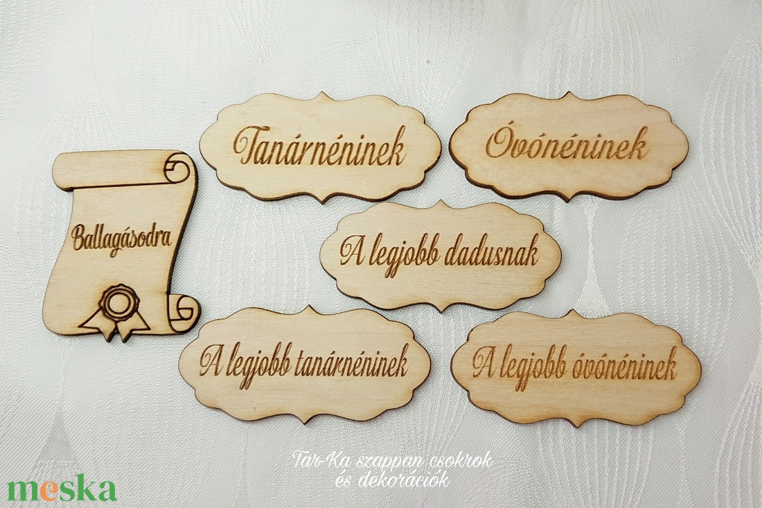 Levendula szappanvirág csokor pöttyös kaspóban ballagásodra fa táblával - otthon & életmód - dekoráció - virágdísz és tartó - virágbox, virágdoboz - Meska.hu