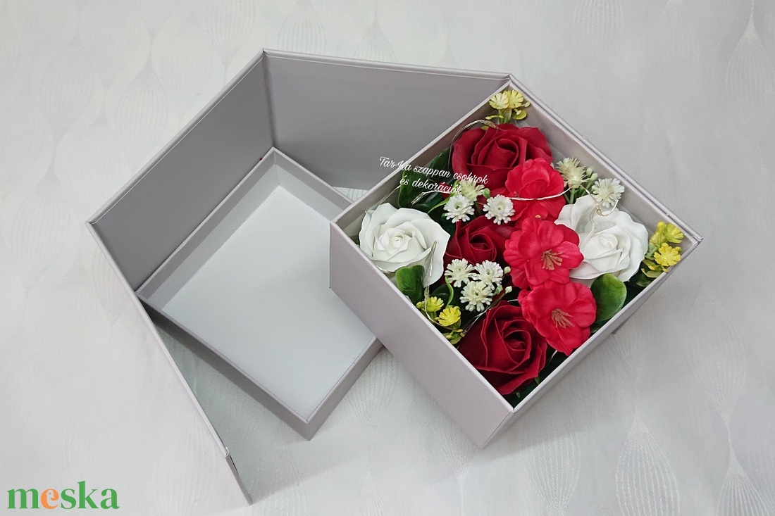 Extra csoda doboz: világító szappanvirág csokor  - otthon & életmód - dekoráció - virágdísz és tartó - virágbox, virágdoboz - Meska.hu