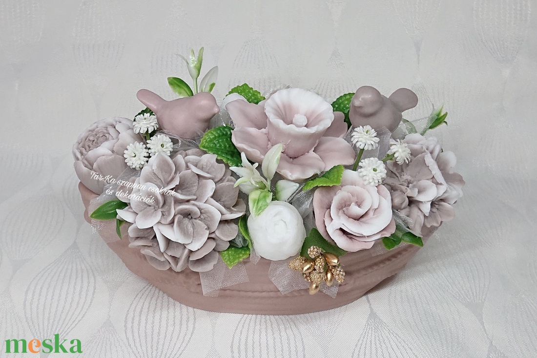 Szappanvirág csokor csónak alakú kaspóban - otthon & életmód - dekoráció - virágdísz és tartó - virágbox, virágdoboz - Meska.hu