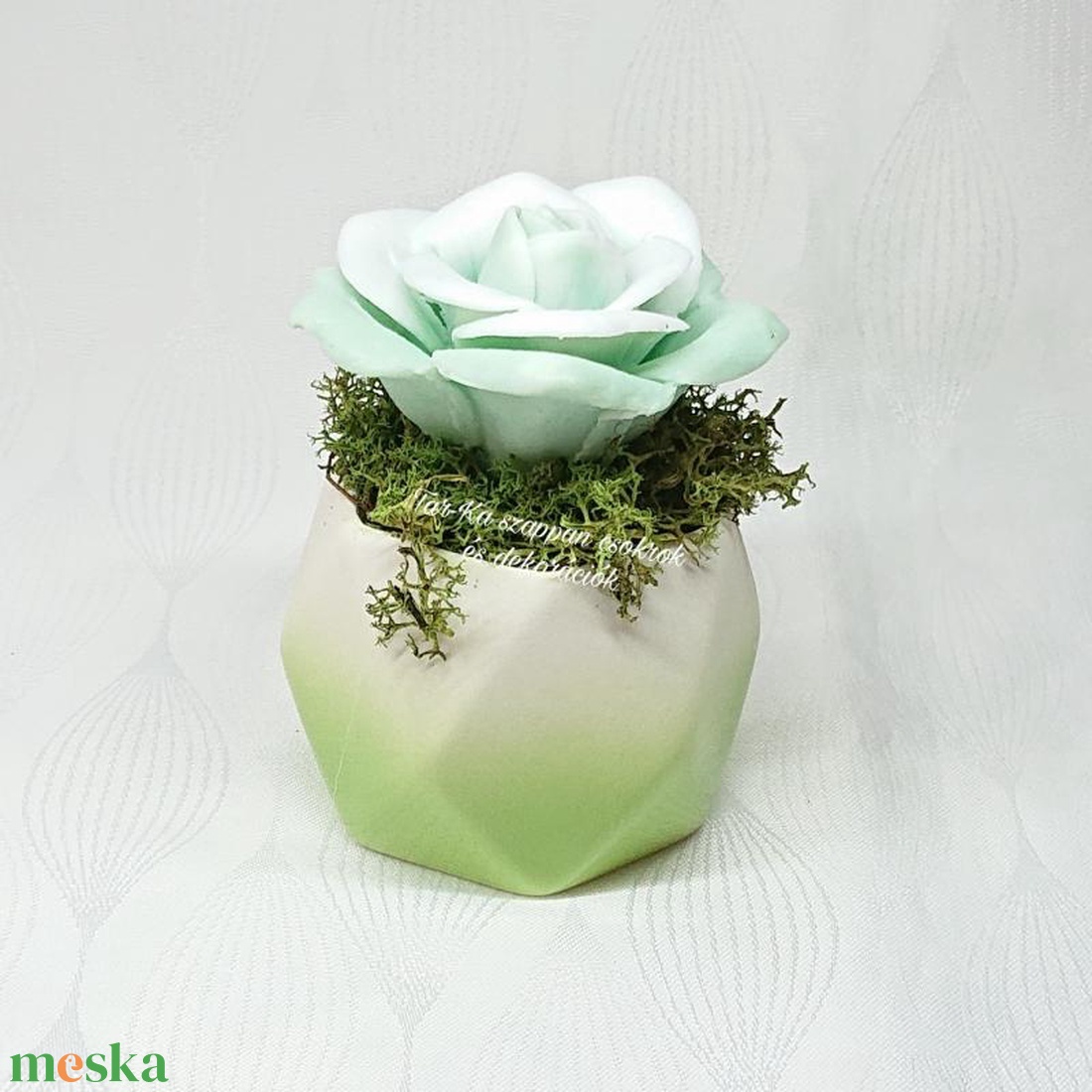Zöld szappanrózsa színátmenetes kerámia kaspóban  - otthon & életmód - dekoráció - virágdísz és tartó - csokor & virágdísz - Meska.hu