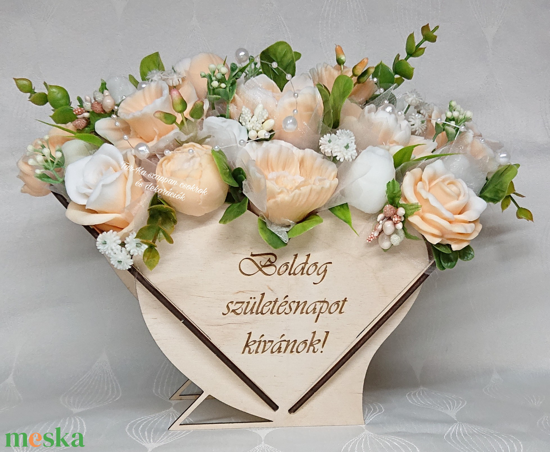 Nagy Boldog születésnapot kívánok! szappanvirág csokor szív fa dobozban - otthon & életmód - dekoráció - virágdísz és tartó - csokor & virágdísz - Meska.hu