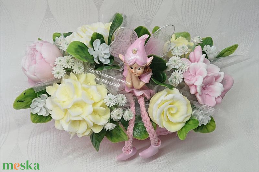 Tündéres szappanvirág csokor csónak alakú kaspóban  - otthon & életmód - virágdekoráció - virágok - virágbox - Meska.hu