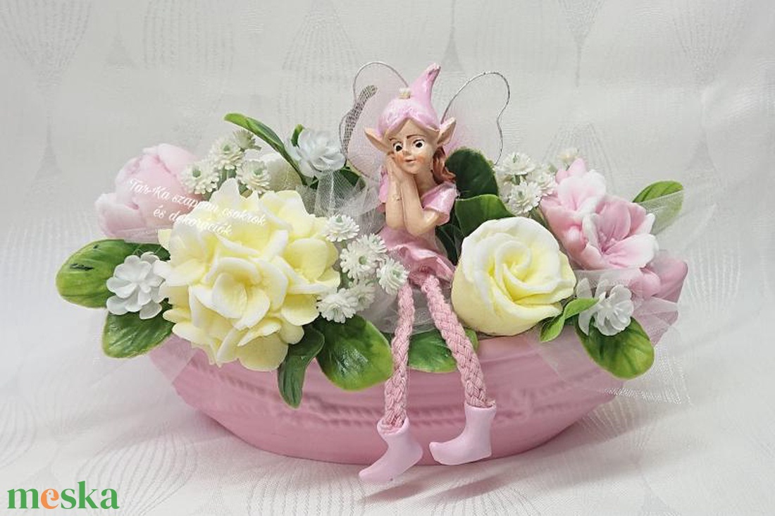 Tündéres szappanvirág csokor csónak alakú kaspóban  - otthon & életmód - virágdekoráció - virágok - virágbox - Meska.hu
